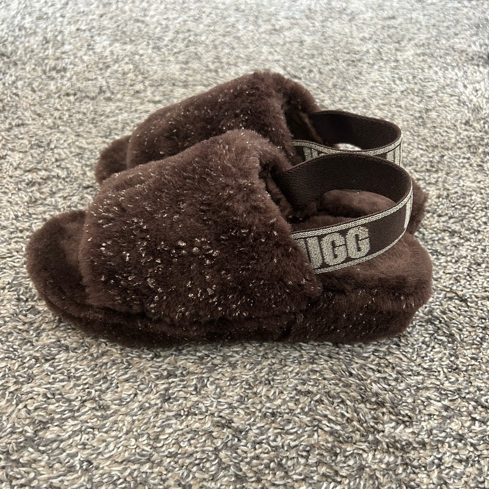 UGG fluff yeah slippers size 6